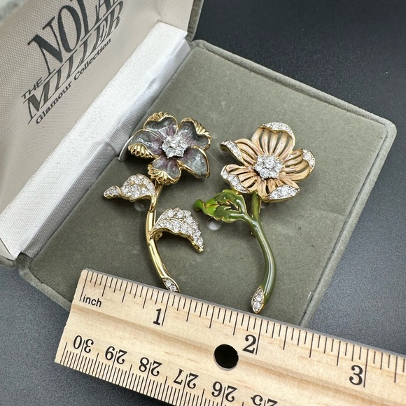 Vintage Nolan Miller Clear Swarovski Rhinestone Enamel Flower Brooch Pin 2 set - Picture 16 of 16